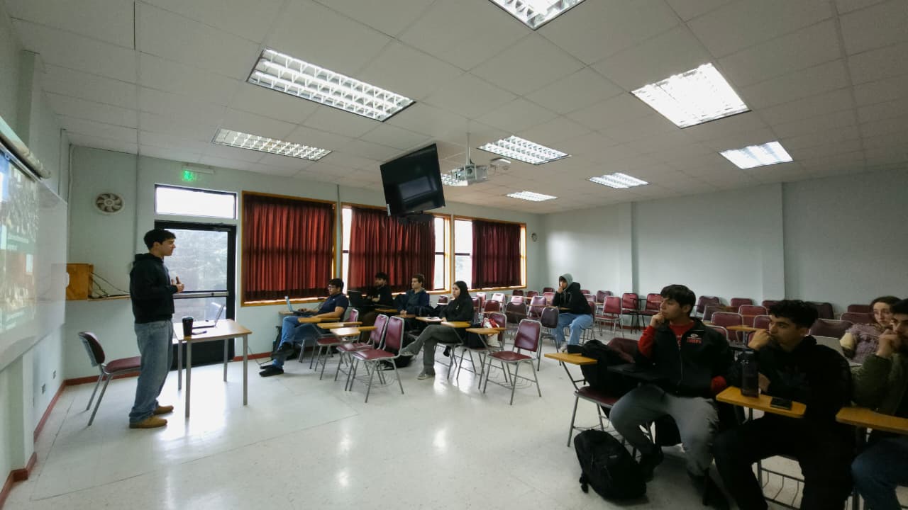 Sesión inaugural del Club de Finanzas UACh
